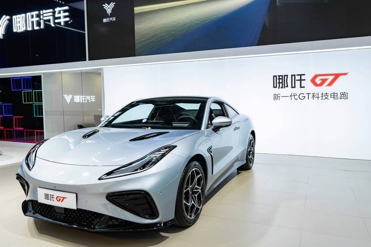 东莞209哪吒汽车在智能汽车领域的表现，领途汽车在新能源汽车市场中的影响力